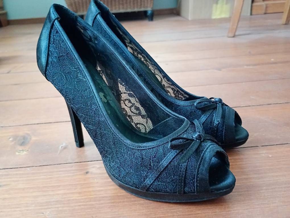 Scarpe da donna: Schuhe mit Absatz  – Usato da Gelterkinden venduto da leo_9z8m