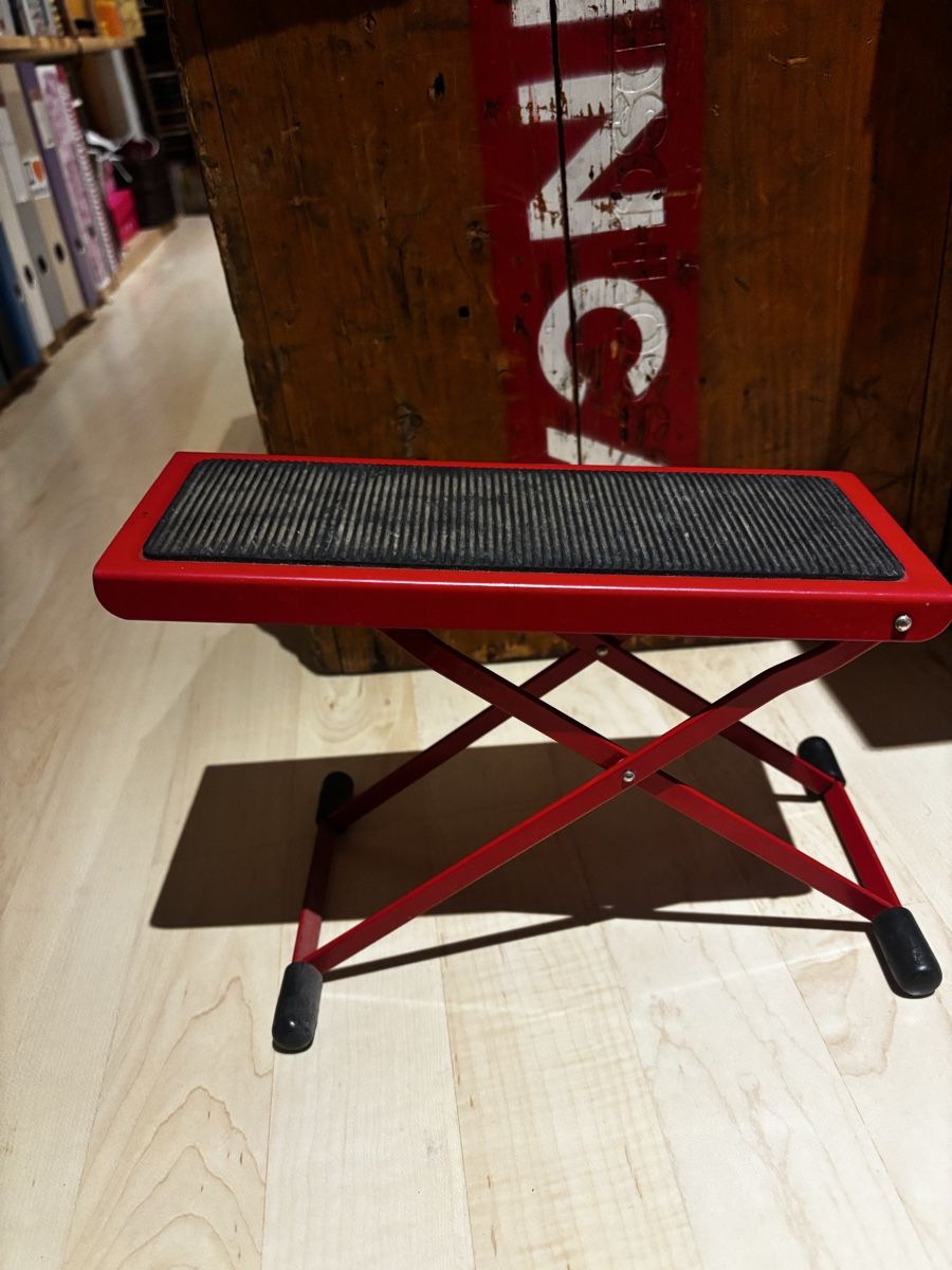 Supporti per strumenti musicali & leggii: Gitarrenfussbank – Usato da Holziken venduto da _Catja_