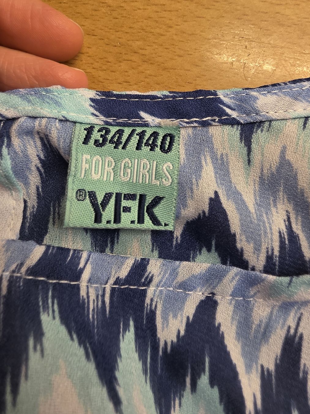 Vestiti & Gonne: Kleid 134/140 YFK Zigzag Muster neuwertig – Nuovo (secondo la descrizione) da Wigoltingen venduto da Zuckerfee84 1