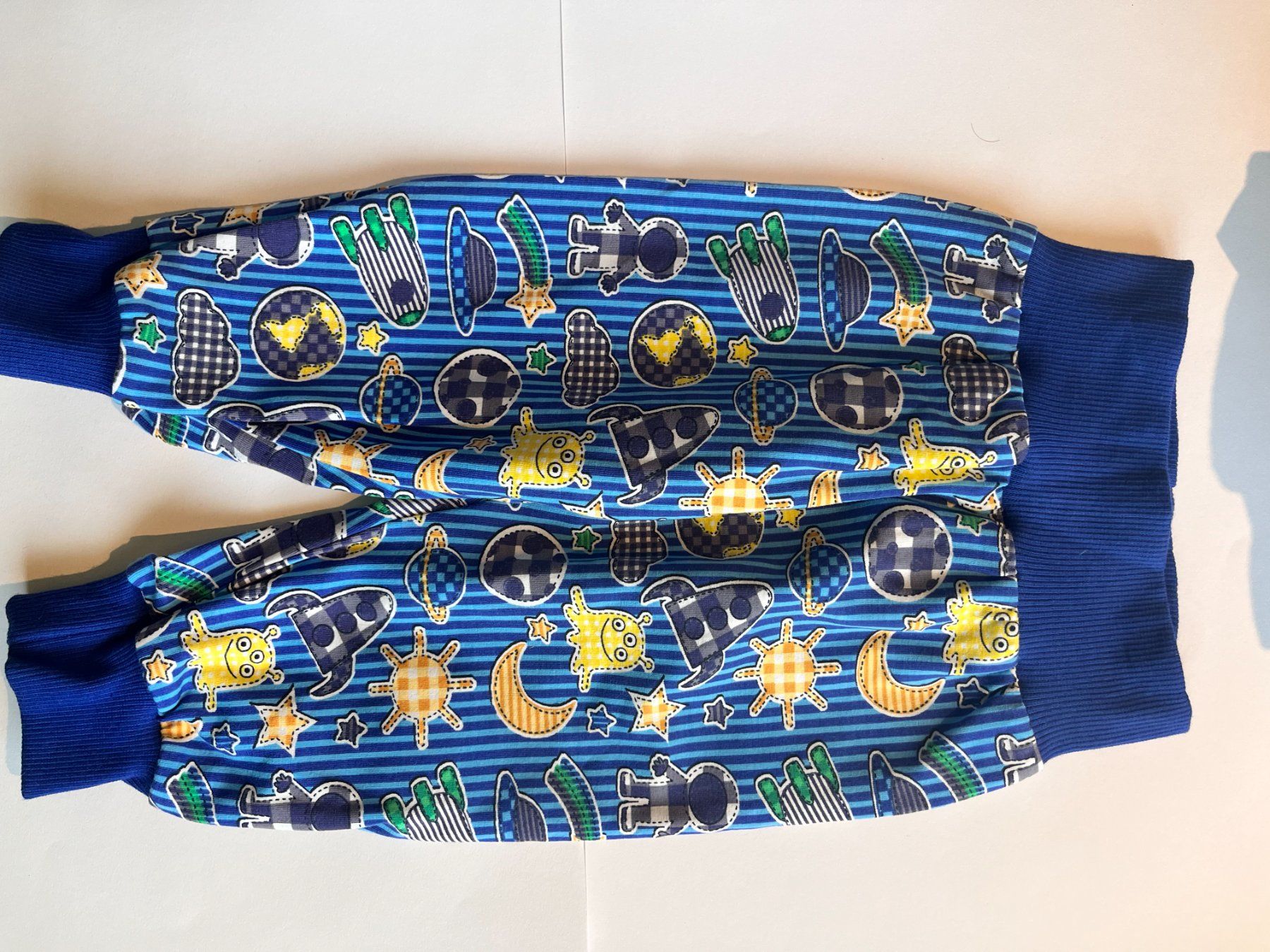 Pantaloni: 1 Kinderhose selbst genäht – Nuovo (secondo la descrizione) da Büsserach venduto da bor_s88m