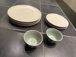 Geschirr Set, Teller und Schüsseln, neuwertig, Top Zustand