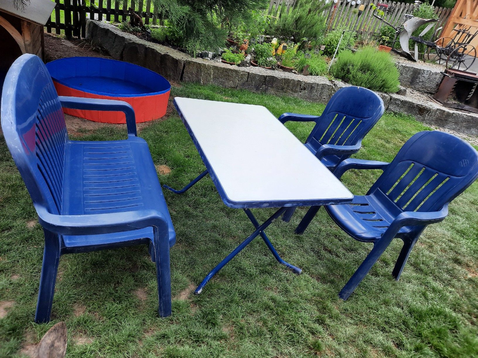 Set di tavolo e panche: Gartentisch mit Bank & Stühle – Usato da Meinisberg venduto da Faithles1