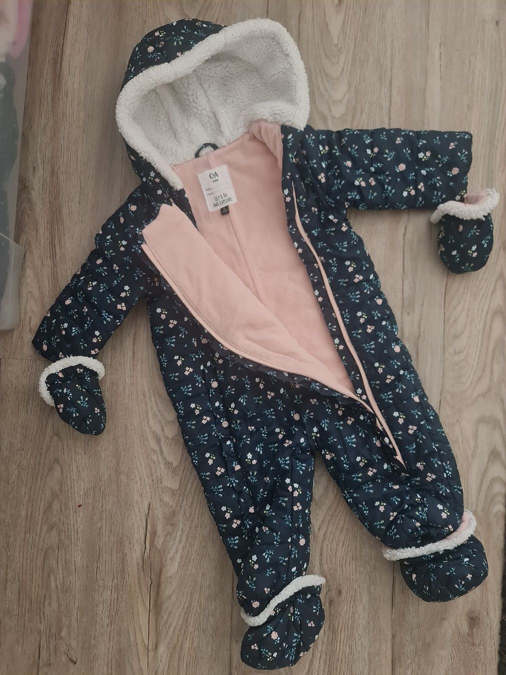 C&A Anzüge: Schneeanzug mit Blumenmuster Grösse 80 C&A – Gebraucht aus Wolhusen von and_h52b 1