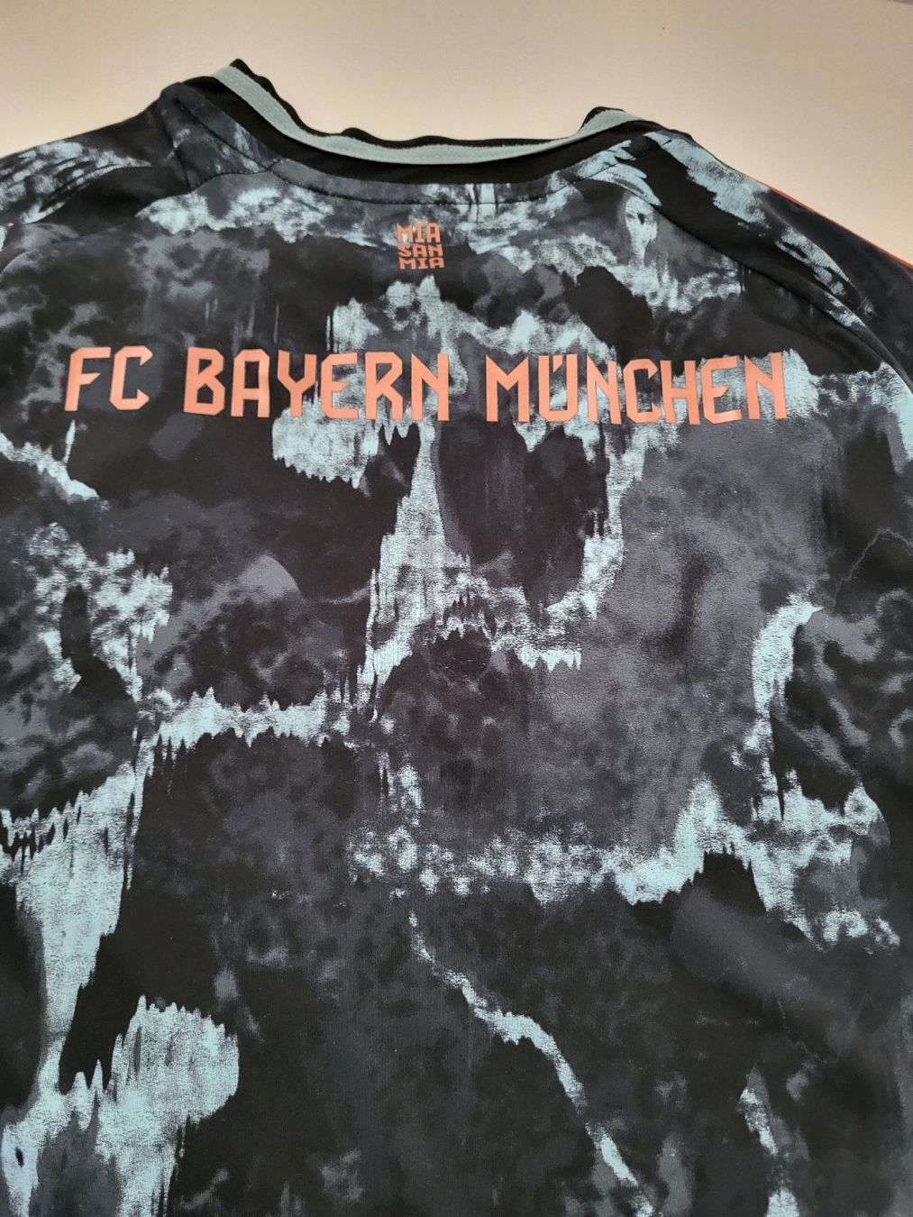 Adidas Scarpe, pantaloni & magliette da ginnastica: FC Bayern München Trikot – Nuovo (secondo la descrizione) da Bäretswil venduto da electra_01 3