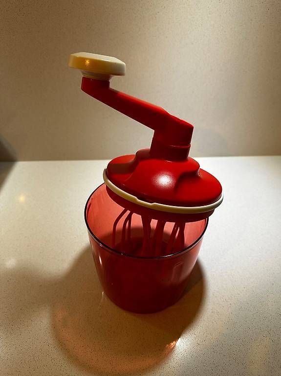 Altro in Accessori per animali: Vendo monta panna Tupperware – Usato da Gordola venduto da mat_zj8m