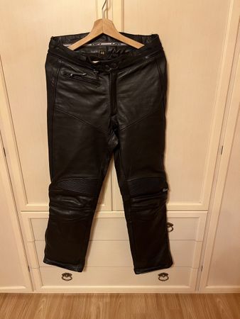 Pantaloni moto pelle nera  48 - pronti  per l'uso