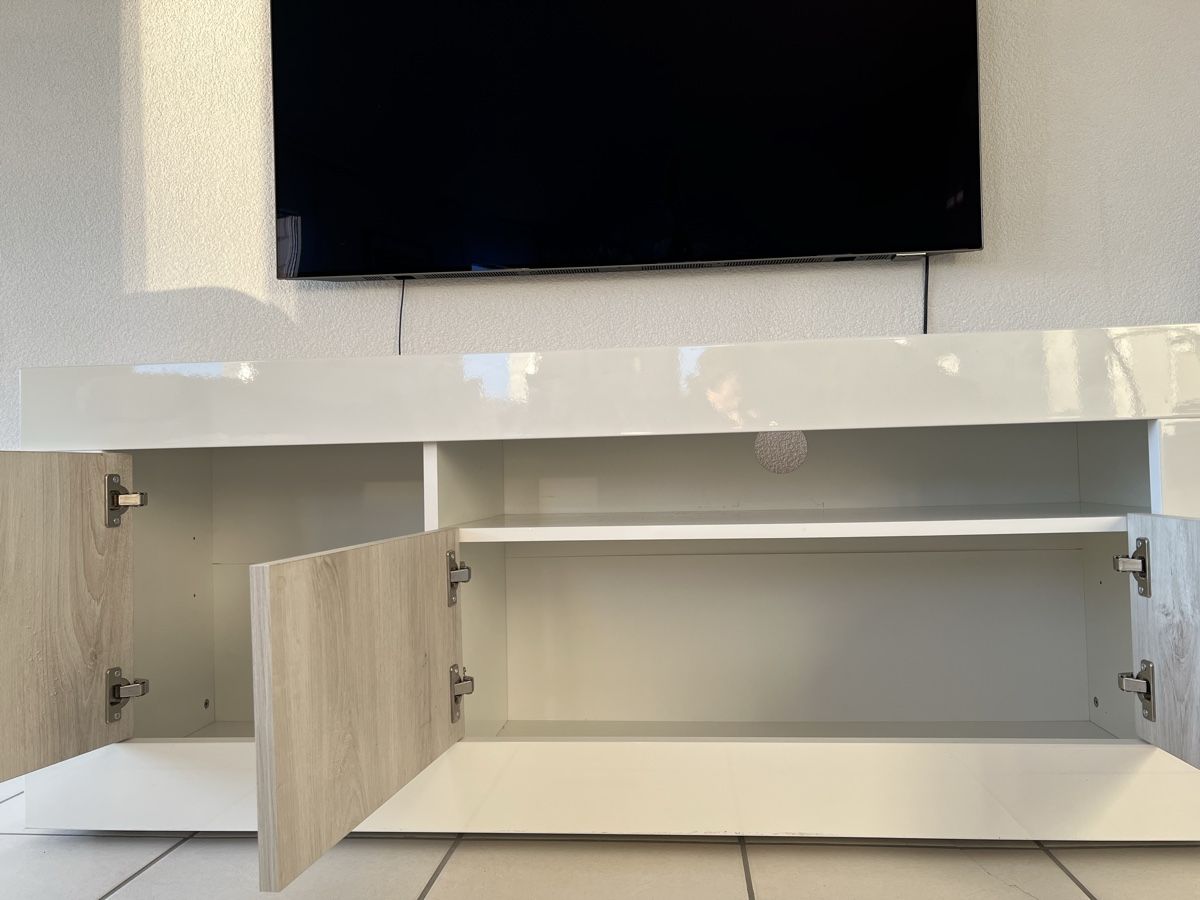 Mobili TV: Meuble TV moderne, blanc brillant, avec rangement caché! – Usato da Delémont venduto da YBroquet 2