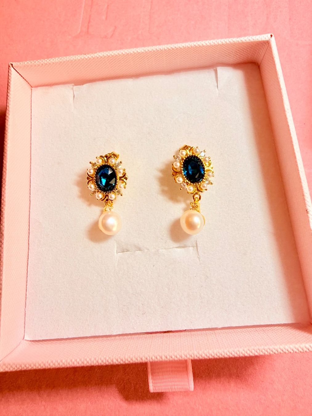 Orecchini pendenti & Orecchini a lobo: Boucles d’oreilles Perle et Saphir – Nuovo e nell'imballaggio originale da St-Maurice venduto da Sandrinette123 3