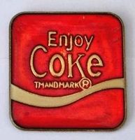 Coca-Cola Pin  -  bei Licht reflektierend