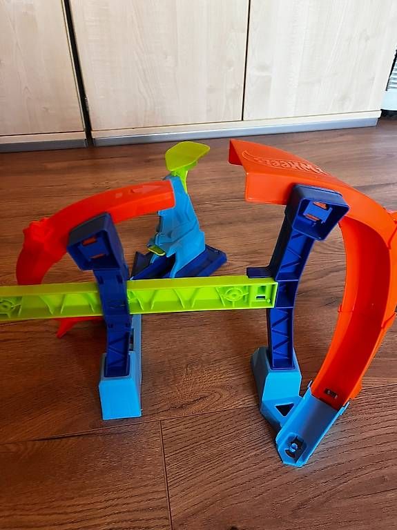 Spielzeuge: Hot Wheels Bahn – Gebraucht aus Kaiseraugst von jul_fm8q