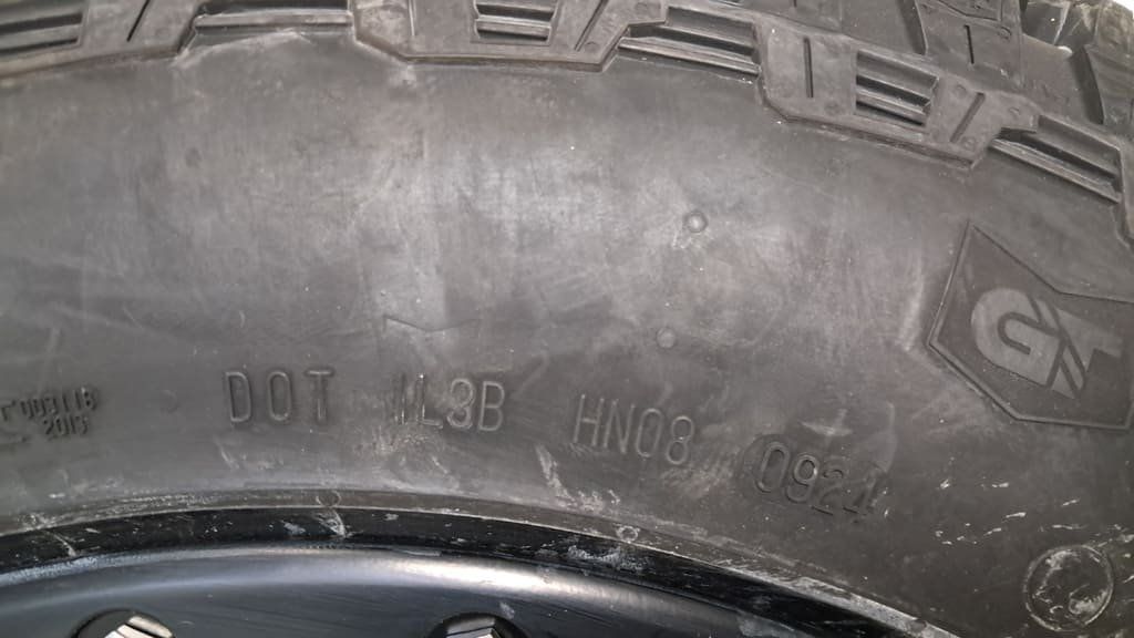 Mercedes-Benz Pneus & Kompletträder: Radsatz MB Sprinter 903 kurzer Radstand inkl. Schrauben – Gebraucht aus Alpnach-Dorf von Hess-Automobile 4