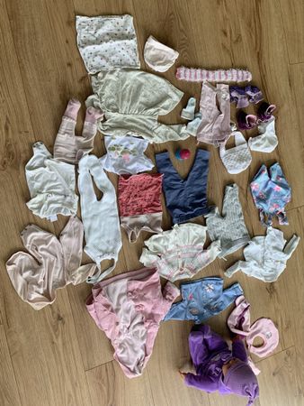 Baby Bayer Spielpuppe mit div. Kleider