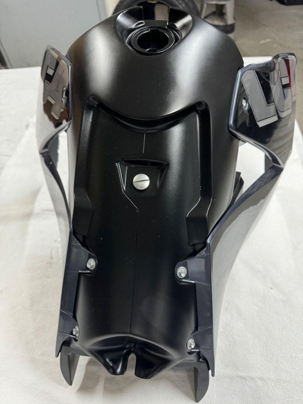 Accessori per altri veicoli: KTM LC4 Benzintank mit Seitenspolier – Usato da Widnau venduto da Staedler2 2