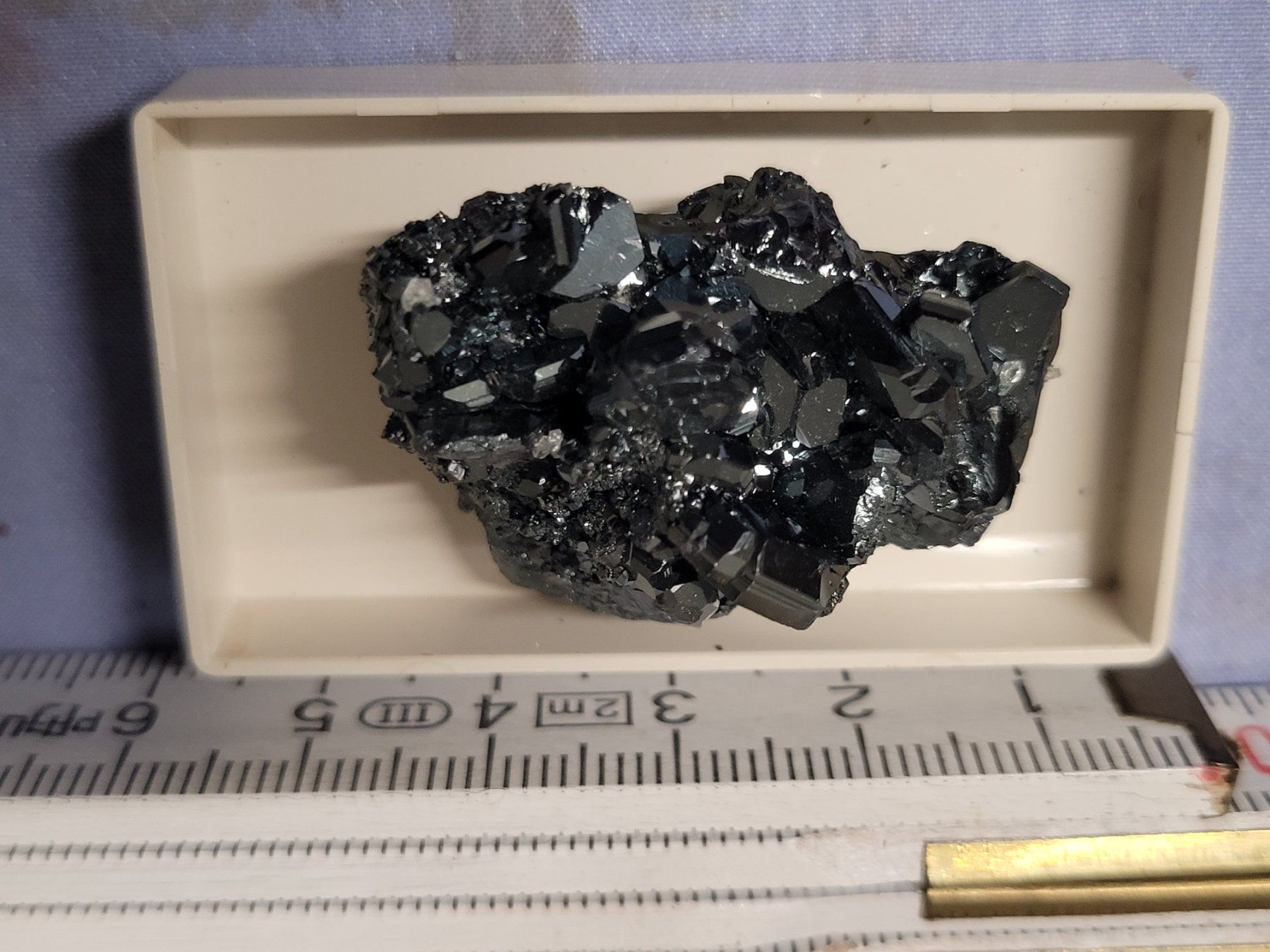 Minerali & Pietre curative: hübsche Hämatitstufe – Usato da Siebnen venduto da Unruhe-Baer