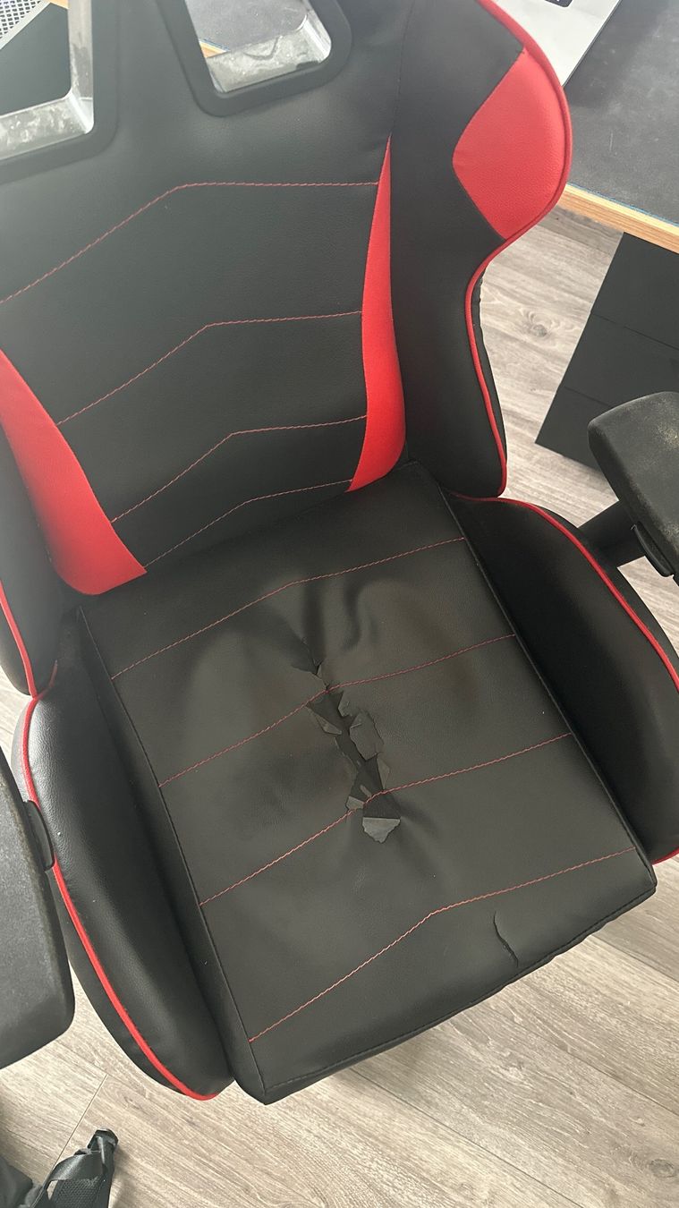 Stühle: Chaise de bureau gaming – Gebraucht aus Le Landeron von mau_qtv5 2