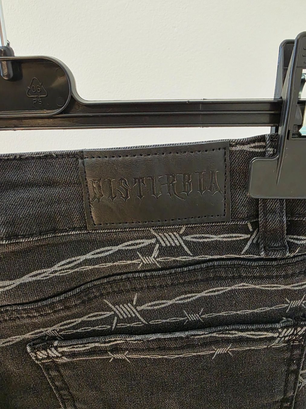 Jeans: Jeans Stacheldraht Disturbia – Neuf (Voir description) à Rothenfluh par sel_j856 2