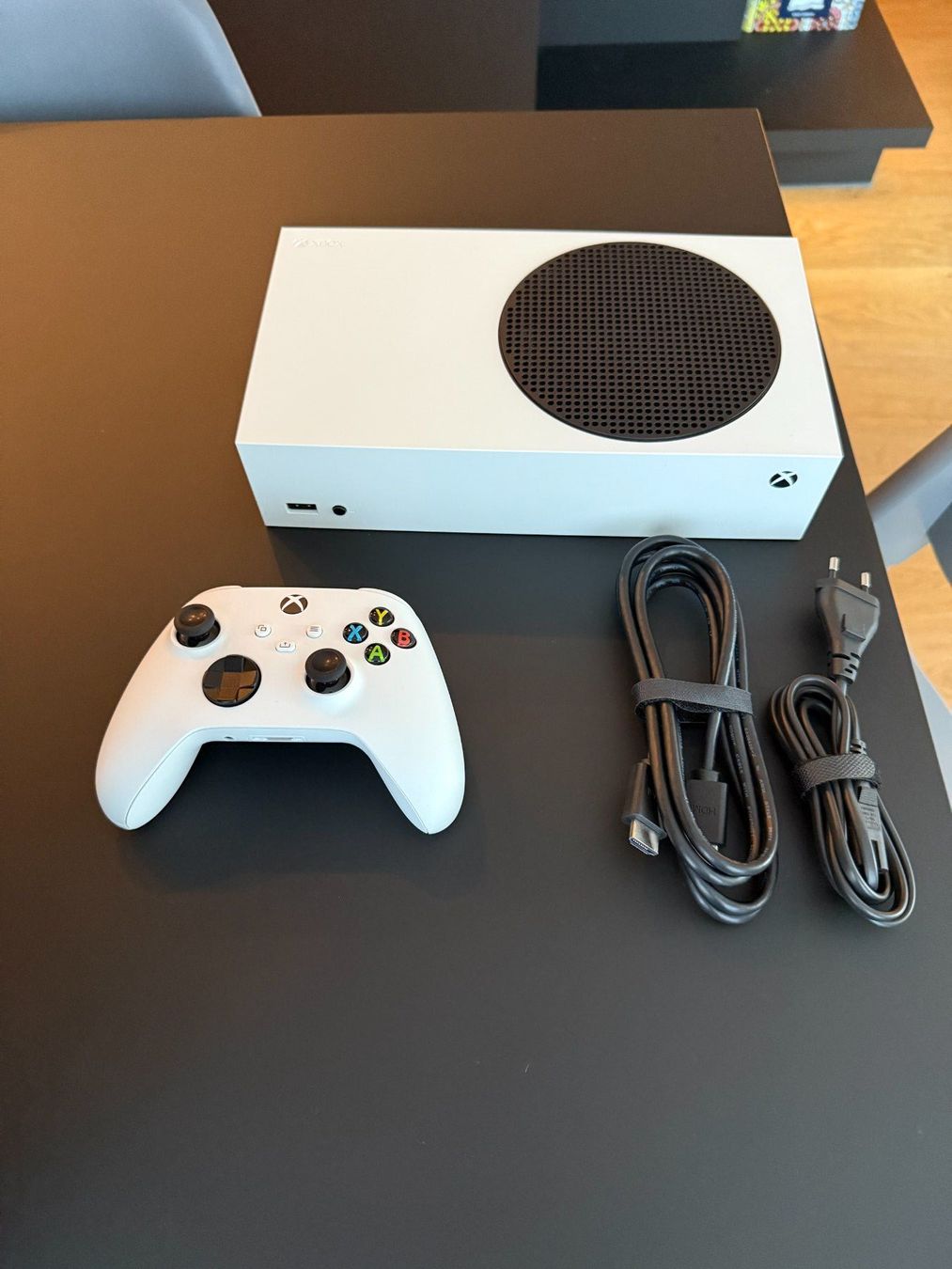 Microsoft Consoles: Xbox Series S 512GB Digital weiss + 1 Controller – D'occasion à Jonen par giuco