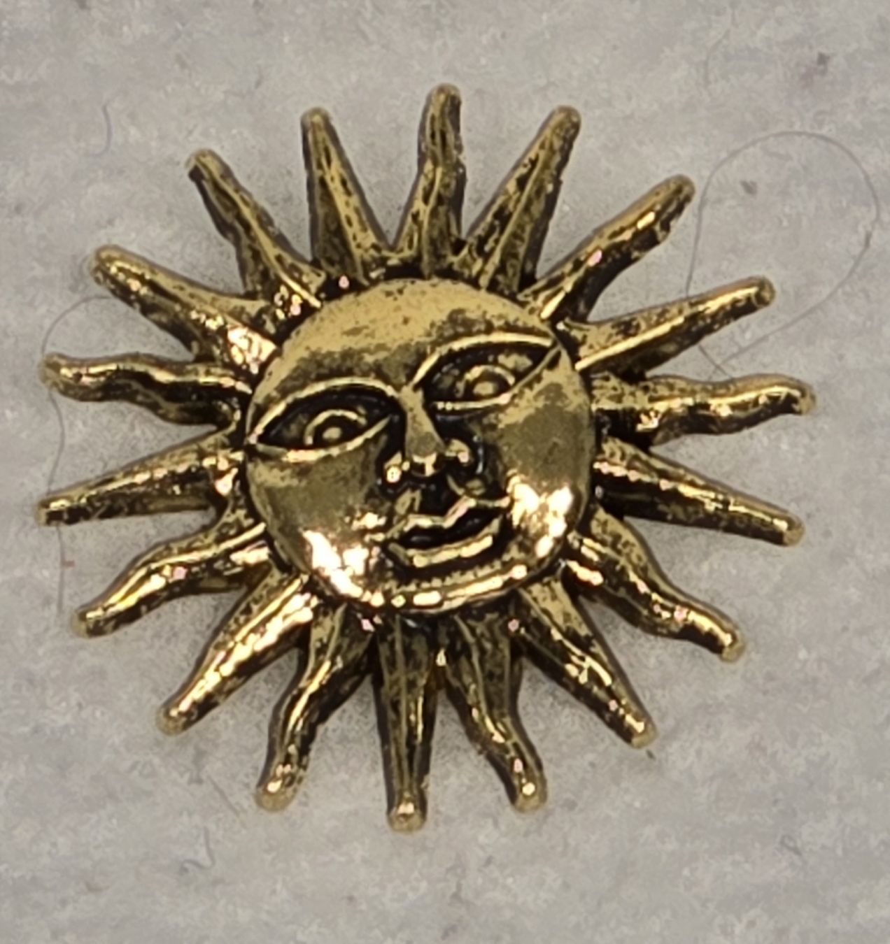 Ciondoli: Goldene Sonne Ziereile -  PIN – Nuovo (secondo la descrizione) da Oberwil-Lieli venduto da Filu55