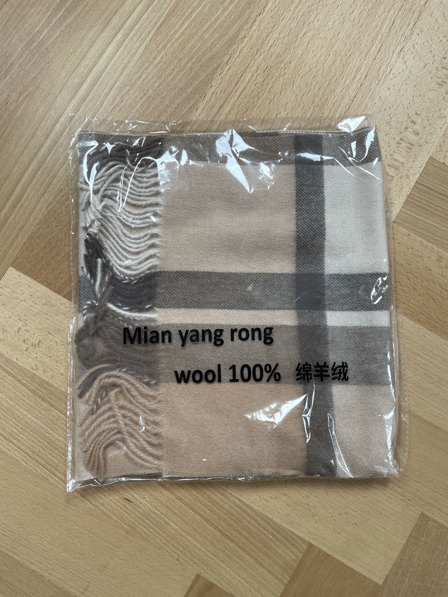 Foulard & Sciarpe: Winterschal – Nuovo e nell'imballaggio originale da Zürich venduto da Sushinder 1