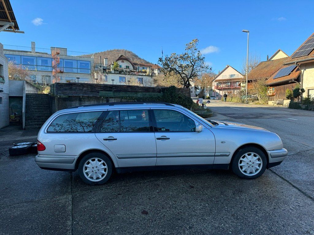 Mercedes-Benz Autos: Mercedes W210 E 300 TD – Gebraucht aus Nuglar von  1