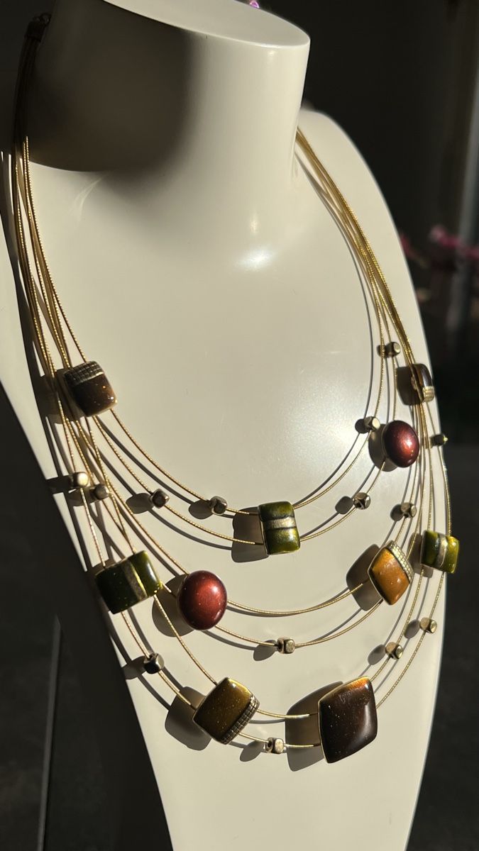 Catenine: Collier IKITA multicouche doré et coloré – Usato da Nyon venduto da stylevintage79