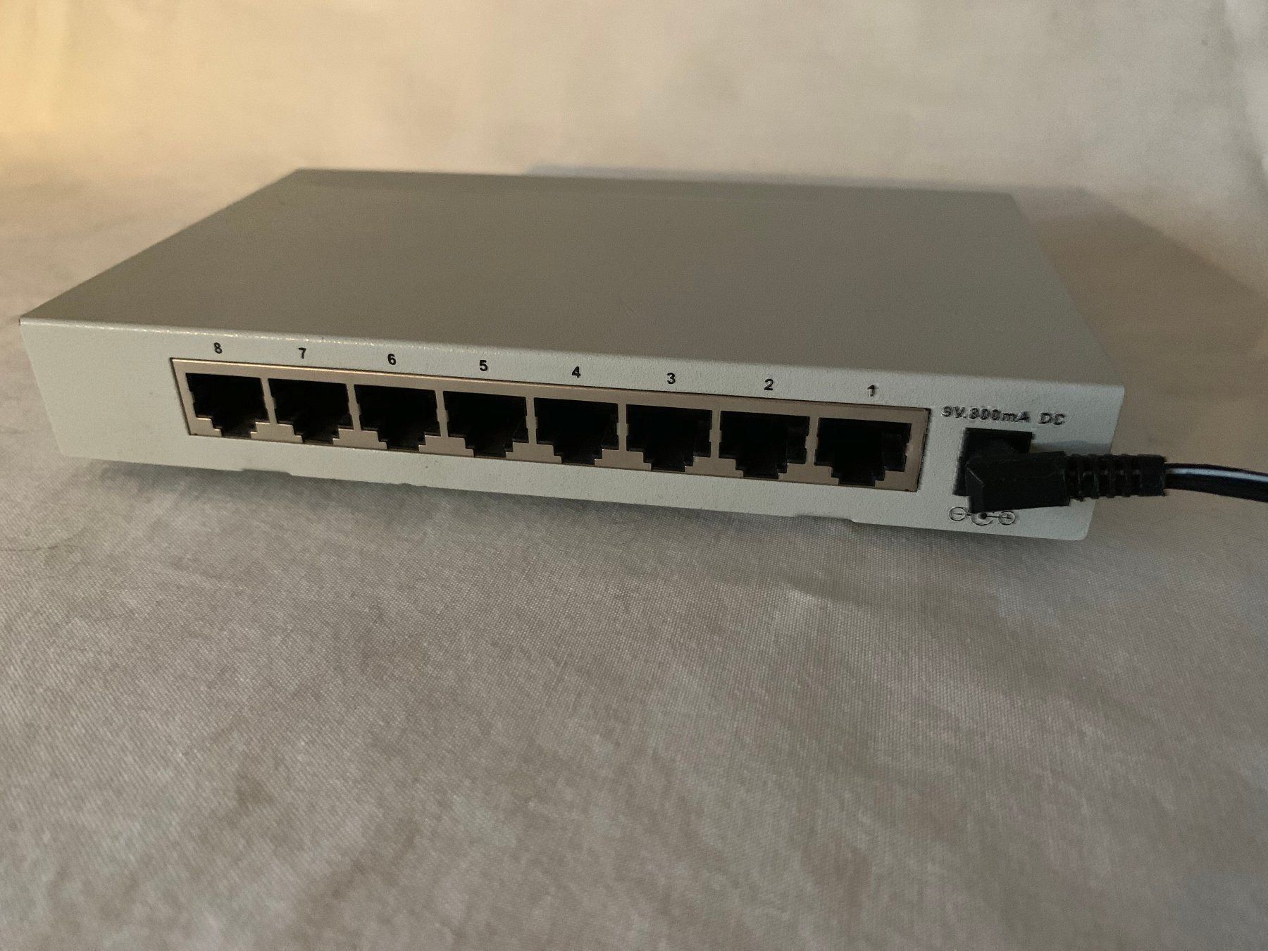 Hub & Switch: Transtec mini switch 800 / 8-Port 10/100 Base-TX-Switch – Usato da Langwiesen venduto da Restposten-24 3
