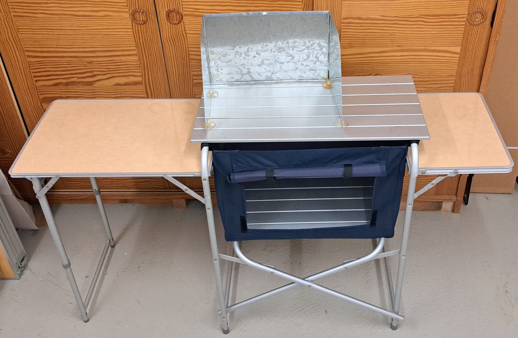 Komplettküchen: Camping Küchentisch faltbar mit Windschutz – Gebraucht aus Seuzach von poccolino 2