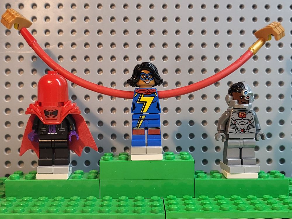 3 Lego-Minifiguren Super Heroes mit Red Hood, Ms. Marvel | Kaufen auf ...