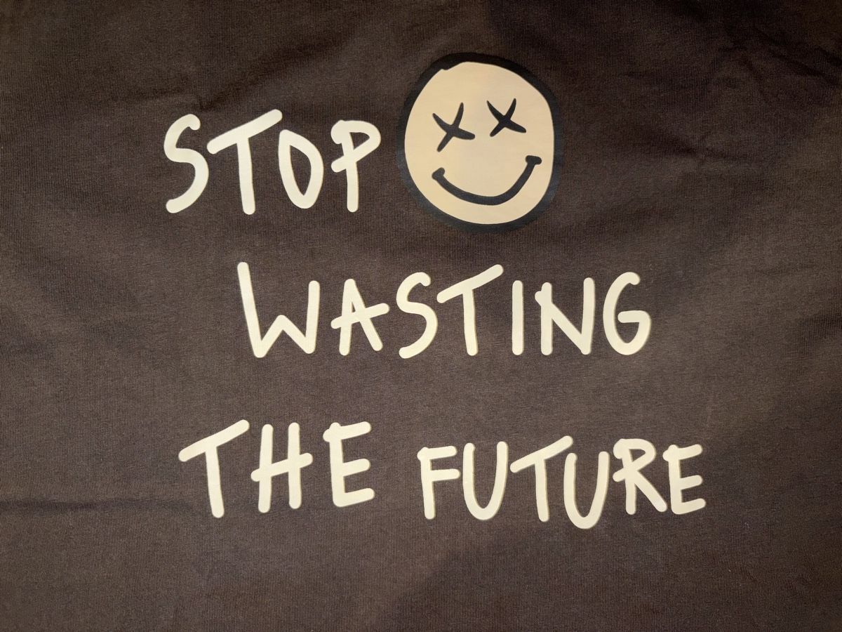 T-Shirts: Broken Planet Tshirt – Gebraucht aus Visperterminen von lgresell 1