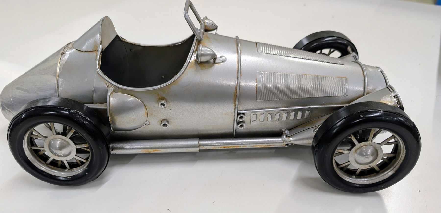 Modellini d'auto: Oldtimer, Blechauto als Flaschenhalter – Usato da Obfelden venduto da Mandifera 3
