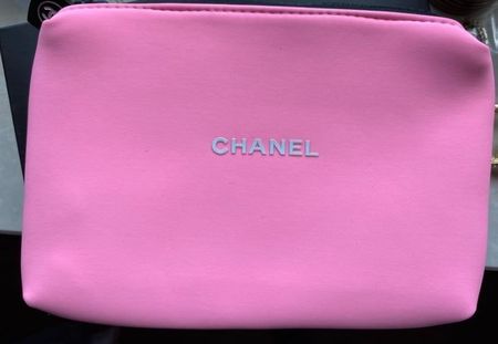 Chanel Kosmetiktasche aus  Neopren.Sehr pflegeleicht.
