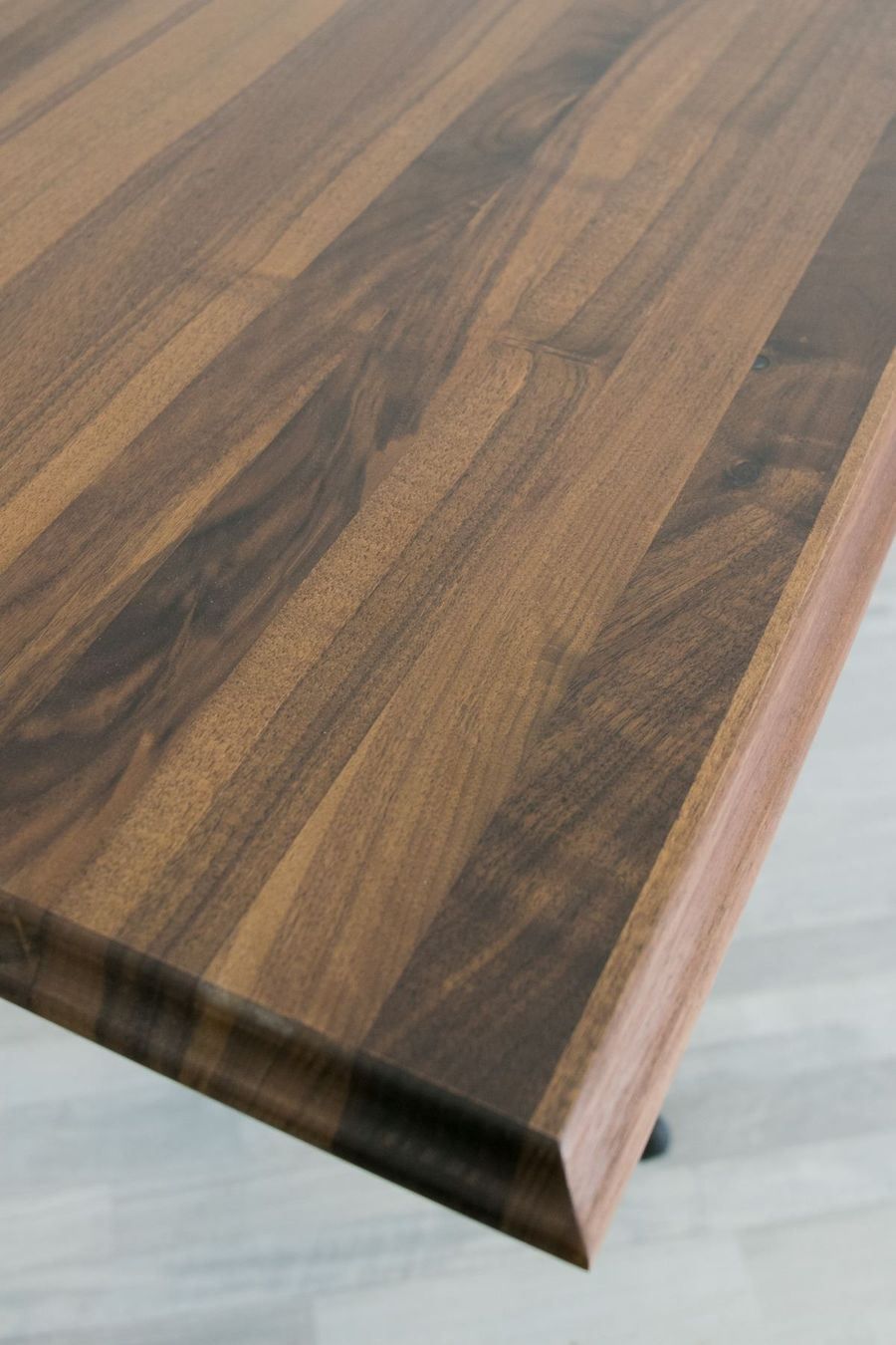 Tavoli: Neuer Beizentisch Nussbaum 180 x 75 cm – Nuovo (secondo la descrizione) da Zürich venduto da ZuercherBrockenhaus 1