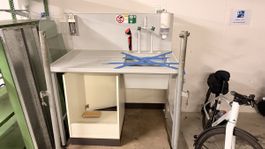 Medizin Werkstatteinrichtung Waschbecken Spültisch