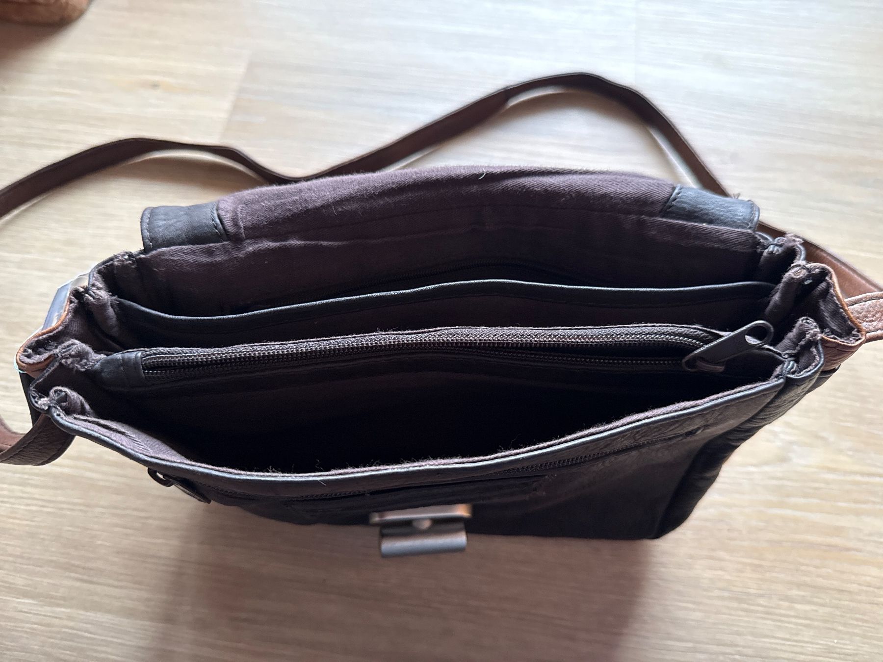 Borse da donna: Schwarz-braune Lederhandtasche – Usato da Andelfingen venduto da Judy0007 2