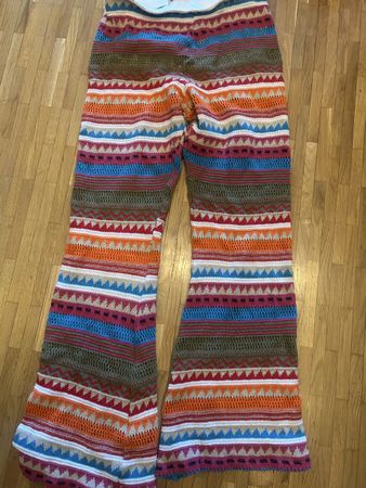 gehäkelte Hosen in wunderschönen Farben 