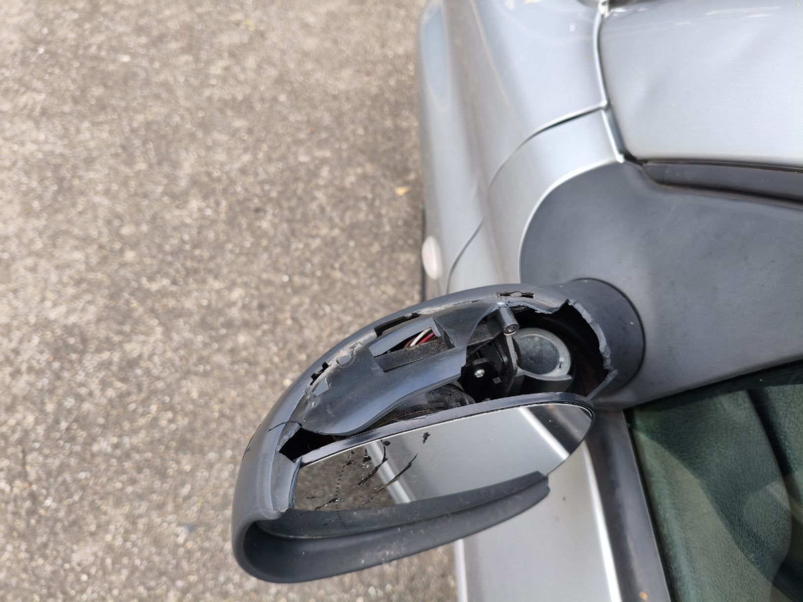 Peugeot Automobili: Peugeot 206 CC – Usato da Pfungen venduto da jon_lg6b 2
