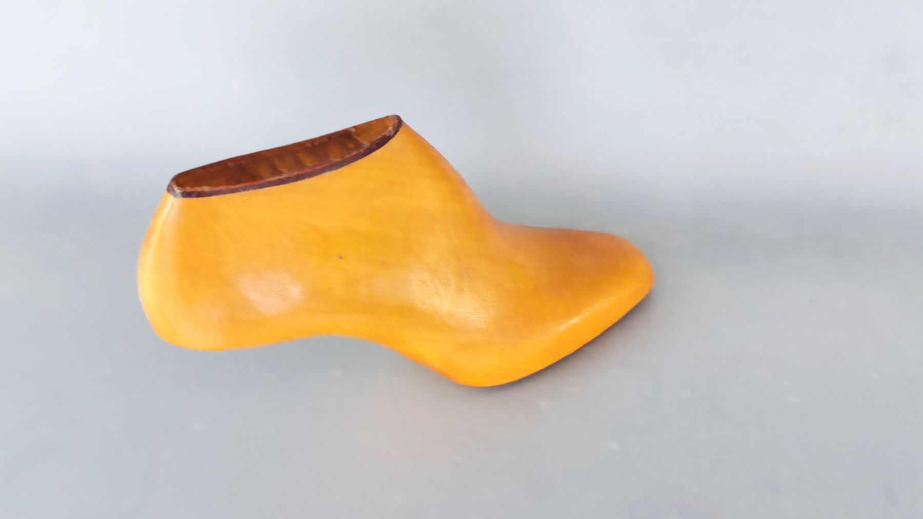 Modellbausätze & Standmodelle: Bally Modellschuh – Gebraucht aus Grenchen von Elefantenfam 2