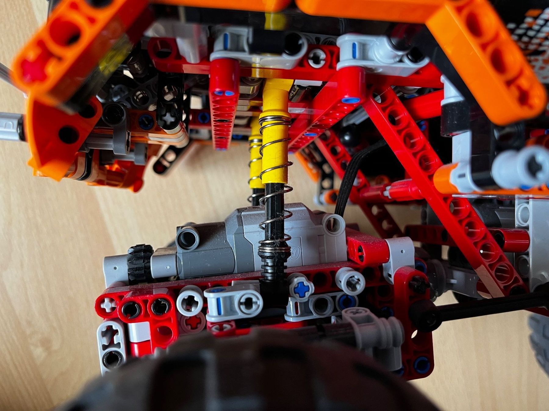 Lego Spielzeuge: Lego Technic 4x4 grosser Offroader 9398 mit Motor – Gebraucht aus Gossau SG von  4