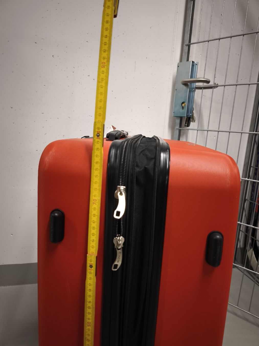 Valises de voyage: Koffer XL rot – D'occasion à Wetzikon ZH par masterzb 4