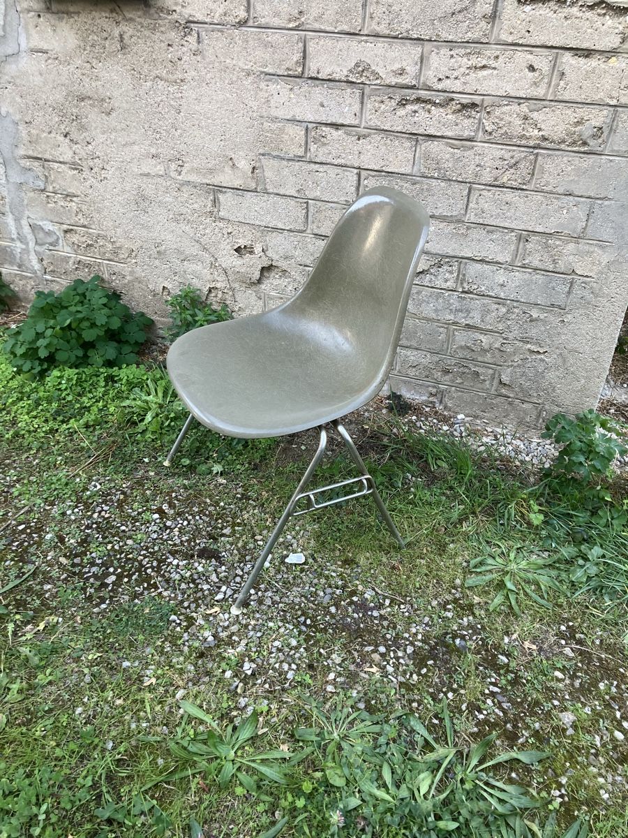 Eames Chaises: Chaise Eames – D'occasion à fribourg par Retroverso 1