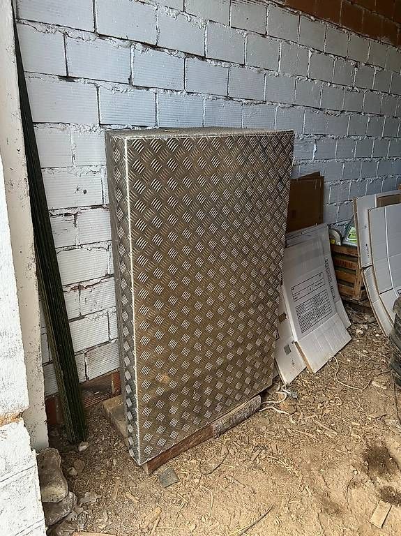 Alle Werkzeuge: Caisson en aluminium pour pick-up  – Gebraucht aus Orbe von Bdaniela