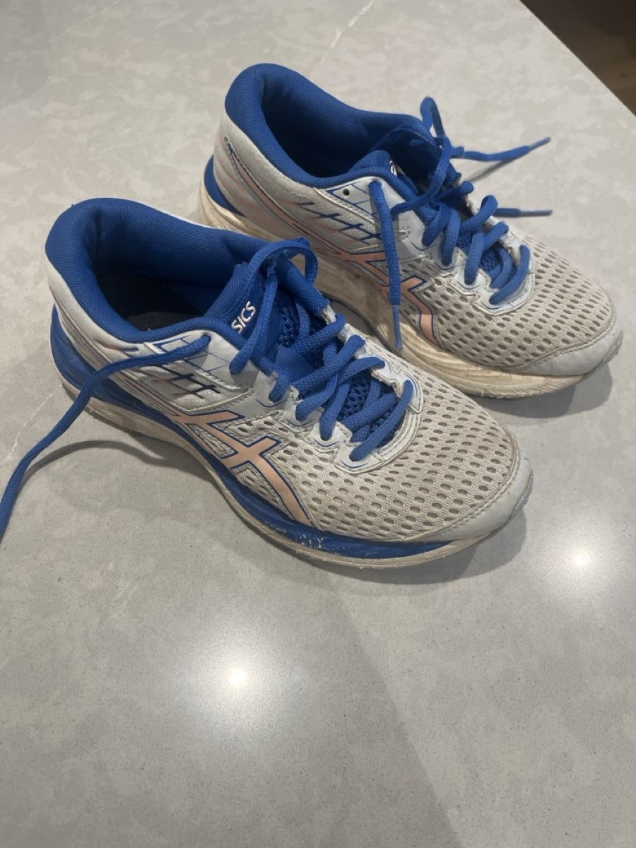 Asics Schuhe für Jungen: ASICS  Laufschuhe Gr. 35.5 – Gebraucht aus Münchwilen TG von Kaira0811