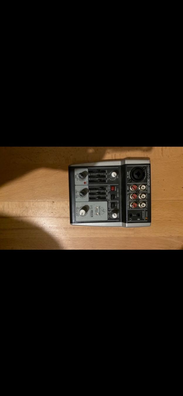 Console di mixaggio: Beginner Music Producer Setup – Usato da Luzern venduto da JAYJAY-LEMMING