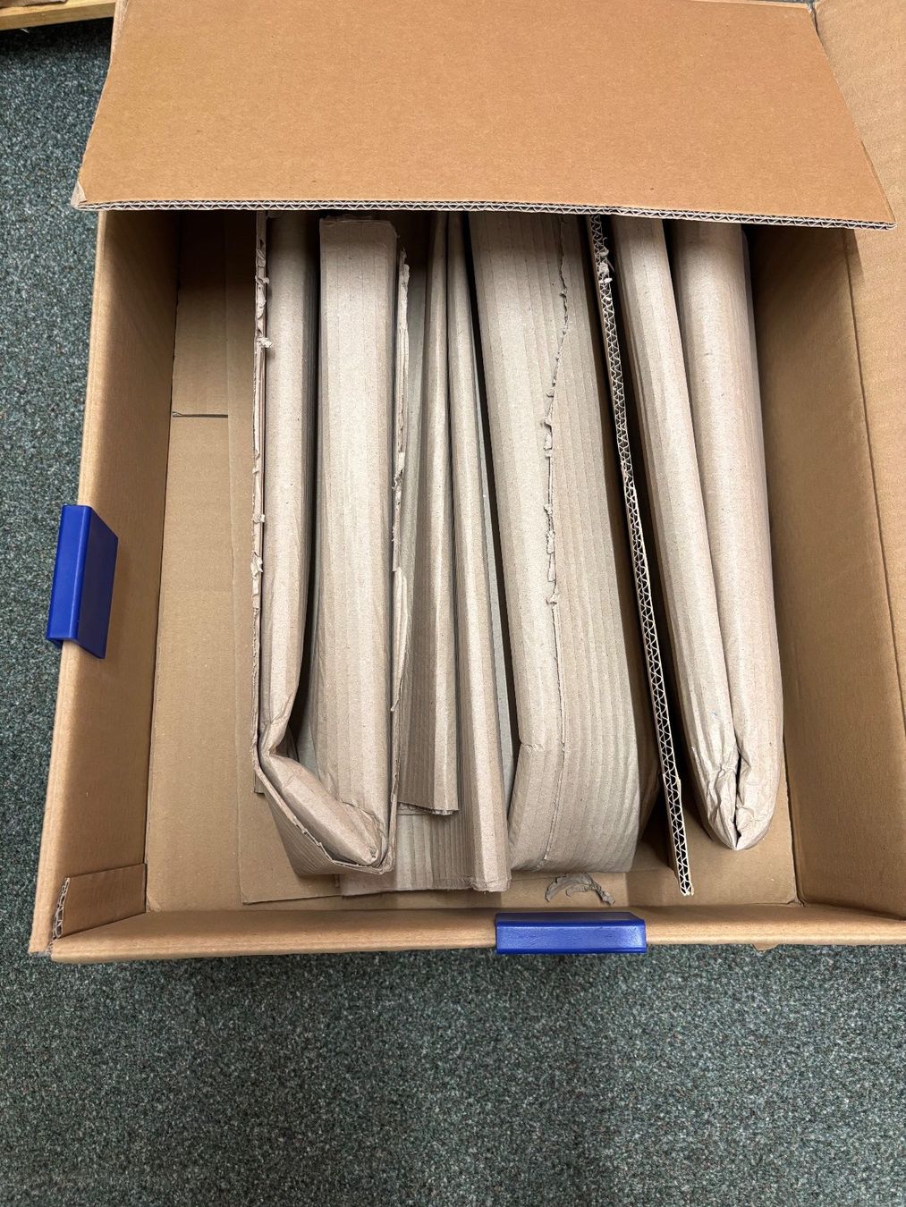 Tutti gli attrezzi: 24 Stk. Medewo Boxen- Karton Klammer blau – Nuovo (secondo la descrizione) da Kleinandelfingen venduto da Baba23 1