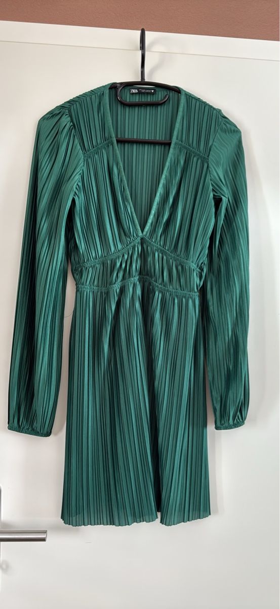 Zara Kleider: Robe plissé Zara 36 – Gebraucht aus Renens VD von Nuket