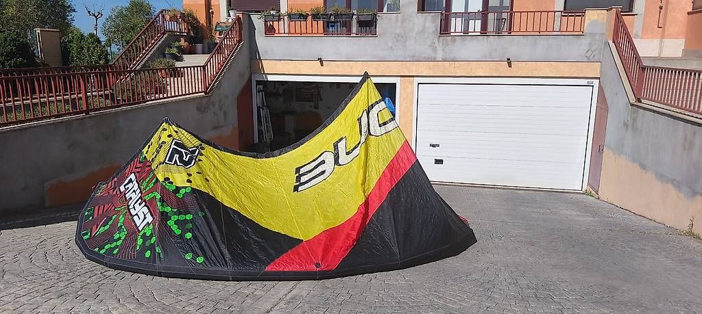 Aquilone: Kite Ozone catalyst 12m + bar Ozone – Usato da Pontresina venduto da misterasensio 1