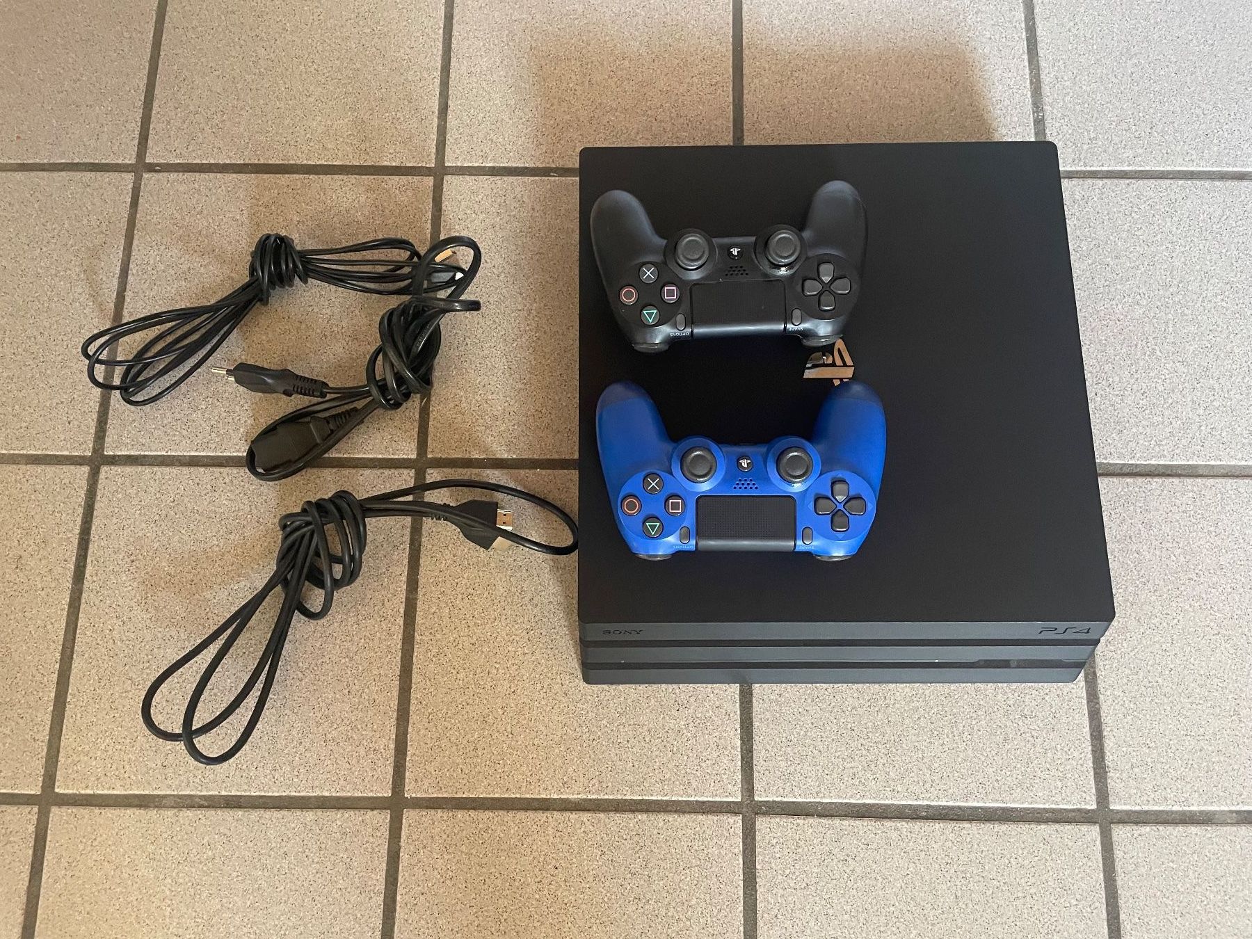Sony Console: Playstation 4 Pro – Usato da Delémont venduto da LeRistou