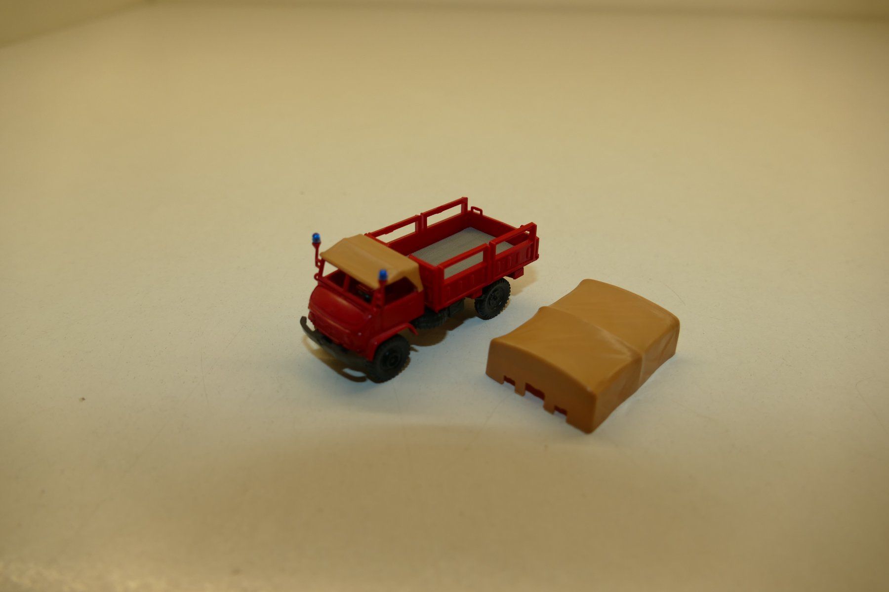 Roco Modellini di ferrovie: Roco H0: Unimog S Feuerwehr – Nuovo (secondo la descrizione) da Niederhasli venduto da Flash32