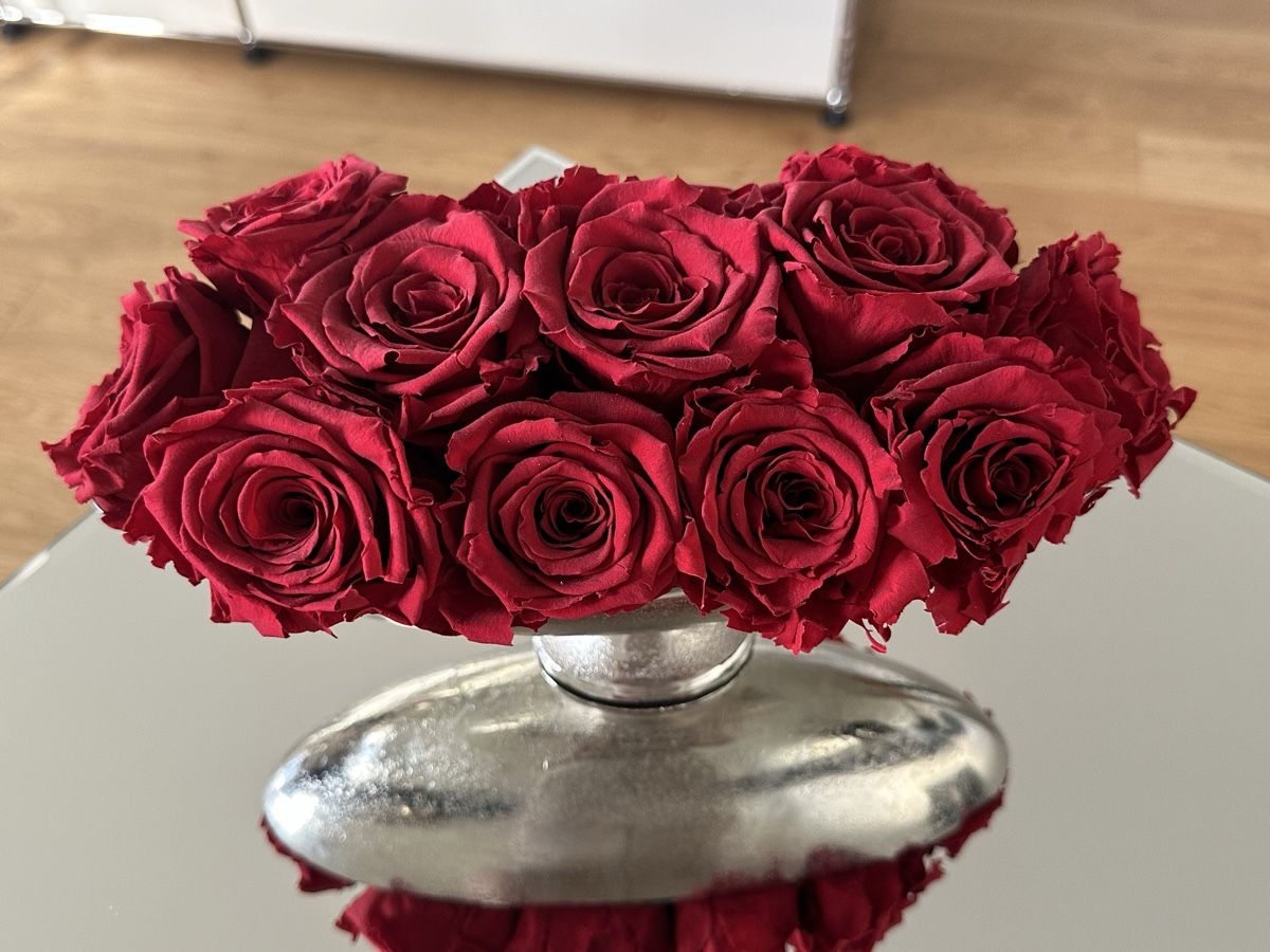 Tutte le decorazioni: Echte konserviere Rosen in einer edlen Metallschale – Usato da Zürich venduto da von_7vbl 1