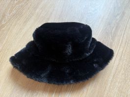 Chapeau/bob d’hiver noir imitation fourrure 
